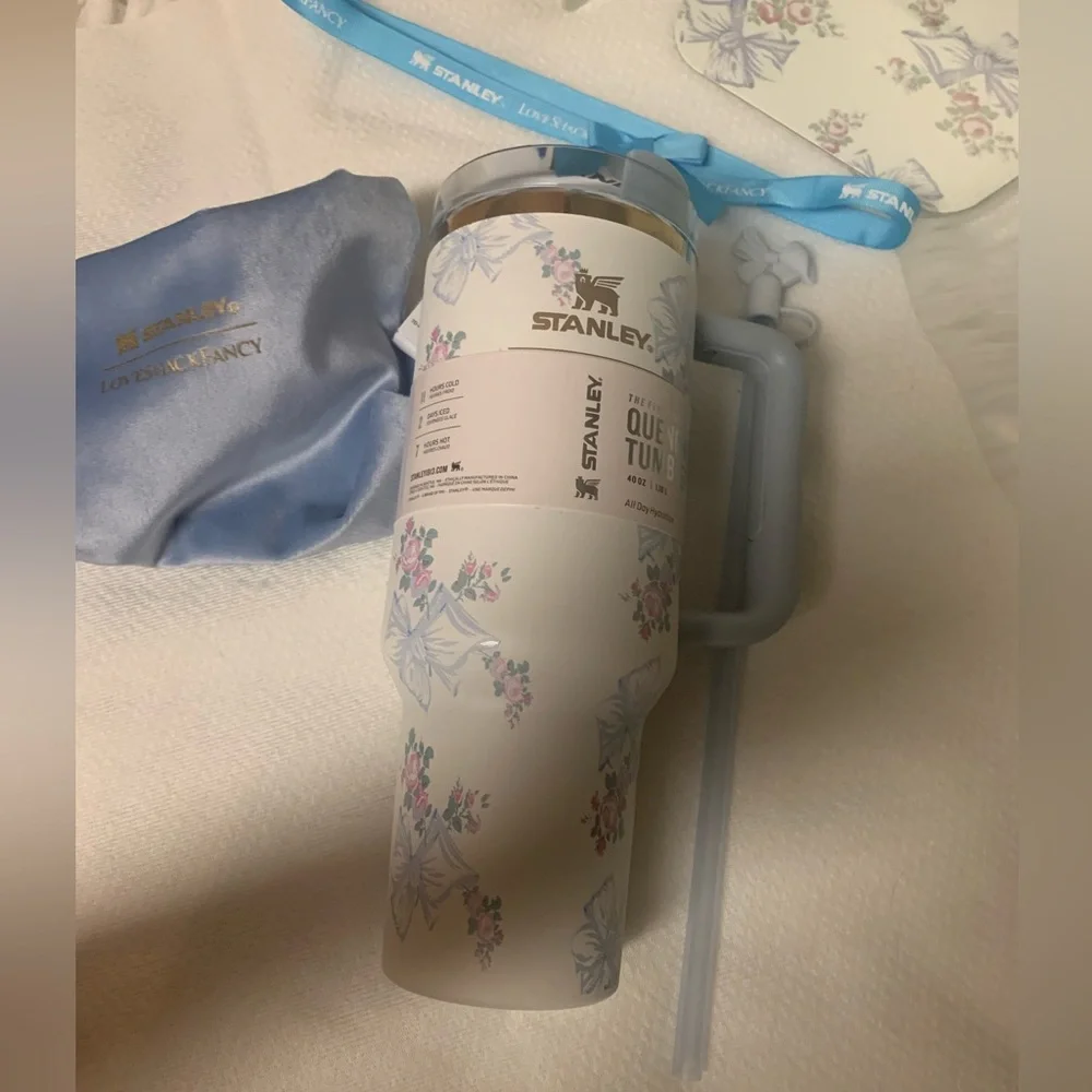 Stanley LoveShackFancy 40 oz  Tumbler in Rosa Beaux Blue Floral Límited Edition